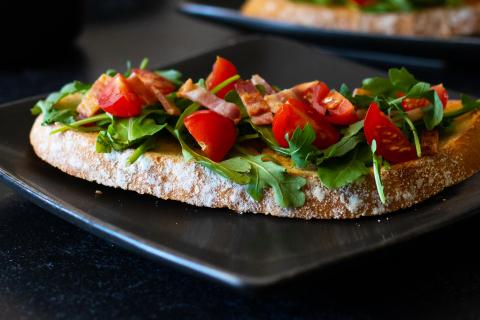 BLT BRUSCHETTA