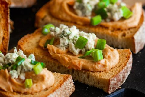 Buffalo Hummus Crostini